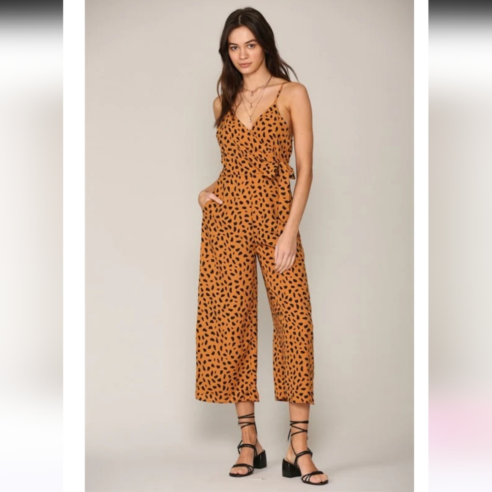Vinnie Louise By Together leopard animal print jumpsuit romper crop size small